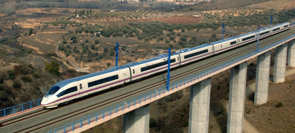 El principio del fin del monopolio de Renfe SNCF y DB irrumpen en España