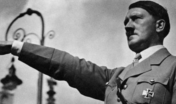 Las fotos que Hitler mandó destruir se divulgan 90 años más tarde