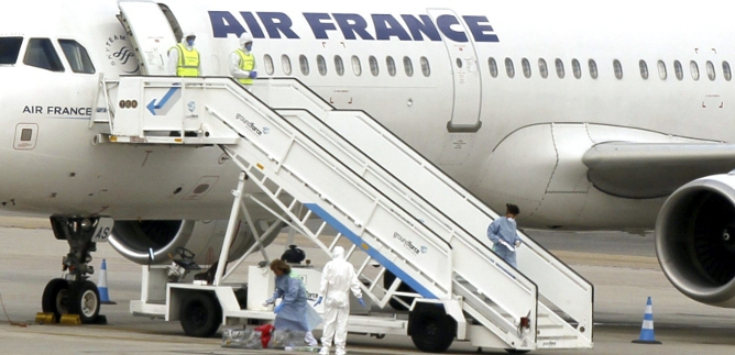 Un Airbus A350 de Air France vuela de París a Montreal a base de fritanga