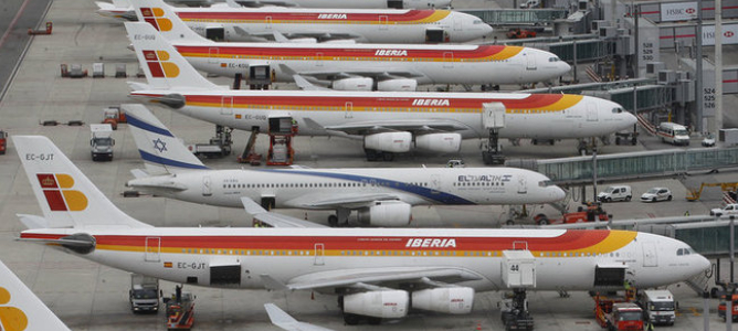 El avión dobla al AVE en marzo por la Semana Santa