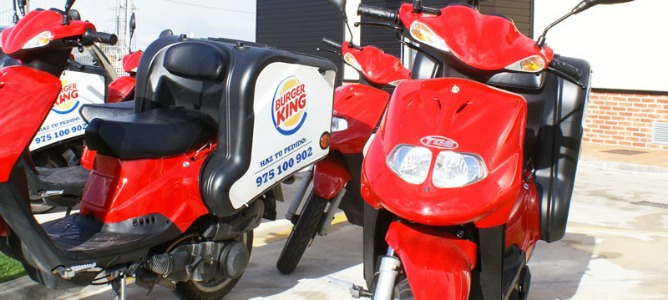 Burger King reabre 460 locales con comida para llevar, recogida en coche y reparto en ‘delivery’