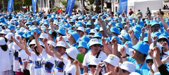Un grupo masivo de chinos llega a Madrid