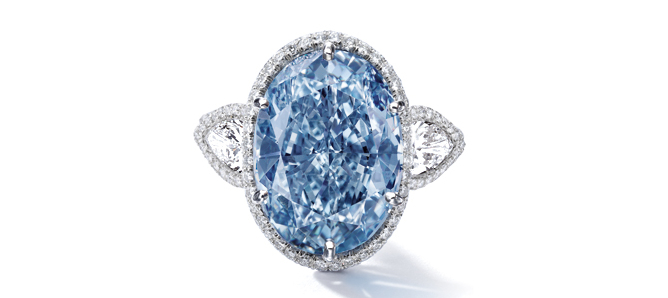 El diamante ovalado azul más caro de Asia bate récords