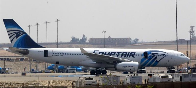 La azafata del A320 de Egyptair publicó una inquietante foto en la Red