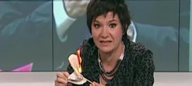 La periodista de TV3 que quemó la Constitución cobra 46.000 euros