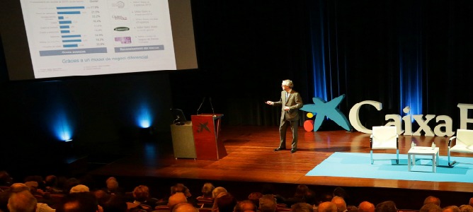 CaixaBank redoblará los encuentros corporativos con sus accionistas en 2016