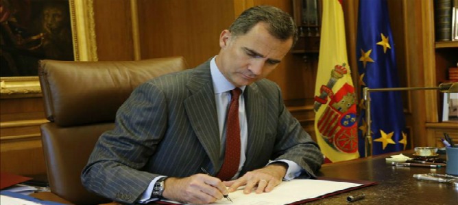 El Rey firma el decreto de convocatoria de elecciones para el 26 de junio