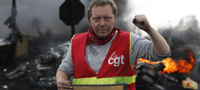 La huelga salvaje en Francia obliga a abrir las reservas de combustible