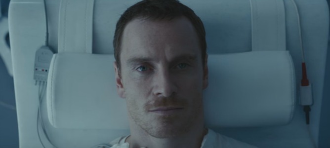 El extraño apretón de manos entre Raúl castro y Obama