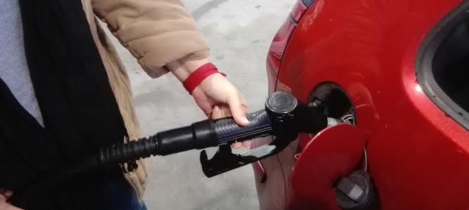 Las petroleras dan el hachazo al consumidor en víspera de Semana Santa