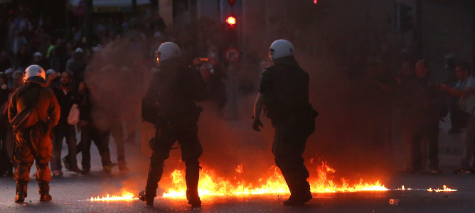Cócteles molotov contra el Parlamento griego por los recortes de Tsipras