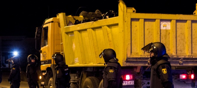 El Ayuntamiento de Málaga se harta de los huelguistas e inicia la limpieza
