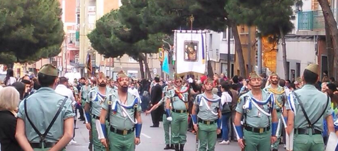Los legionarios no se arrugan ante los socialistas y procesionan en Palafolls y Barcelona