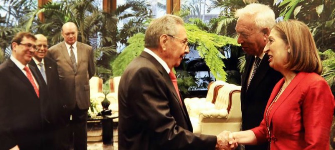 Raúl Castro sí recibe esta vez a Margallo