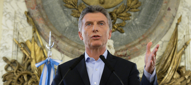 Macri cambia el clientelismo y el trabajo público ‘inútil’ por el empleo de calidad