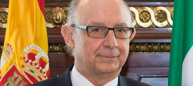 Montoro estudia pagar la extra de los funcionarios en abril