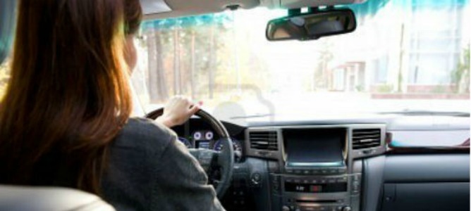 Los españoles gastan un 5% de su sueldo en ir a trabajar