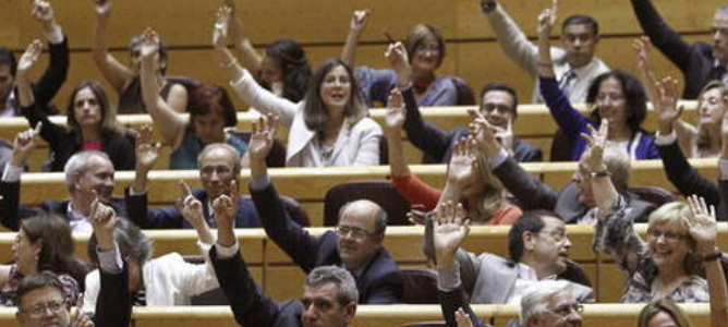 Los senadores reciben una indemnización de 8.337,6 euros por dos meses