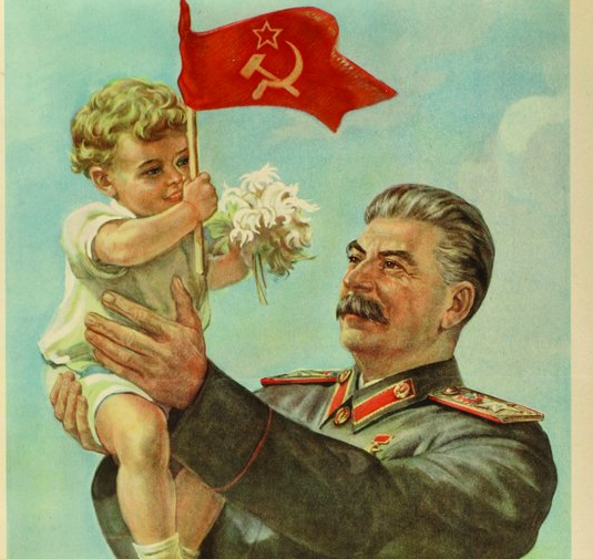 Las provocadoras imágenes de la nieta de Stalin traen cola en Twitter