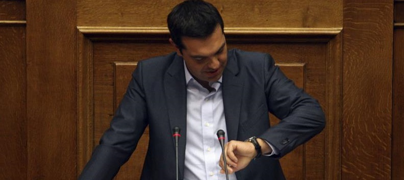Tsipras, de nacionalizar a privatizar