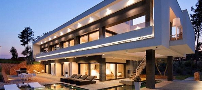 Fuga masiva de ‘ultra ricos’ de Barcelona tras el ascenso de Colau