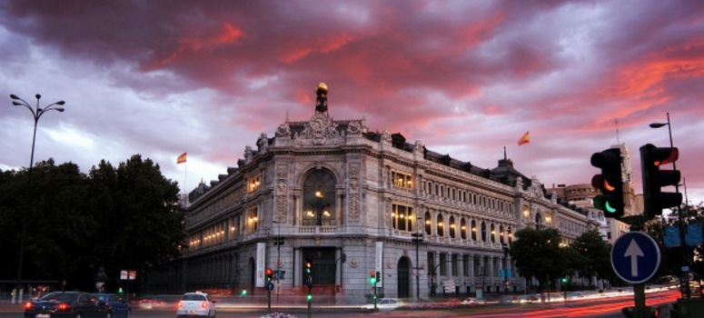 S&P Global Ratings baja de estable a negativa la perspectiva de varios bancos españoles