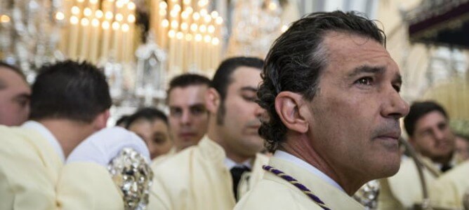 Un Willy Toledo molesto tacha a Antonio Banderas de ultraderechista por defender a Leopoldo López