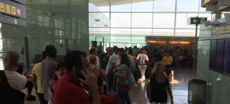 Más de 8.200 pasajeros afectados por el caos de Vueling
