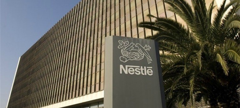 Nestlé, imputada por quemar con su agua el esófago a un consumidor