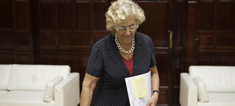 Carmena dará privilegios a los manteros de Madrid con un «carnet ciudadano»