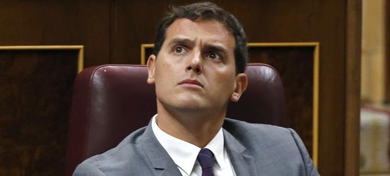 Rivera condena a Rajoy y a Sánchez