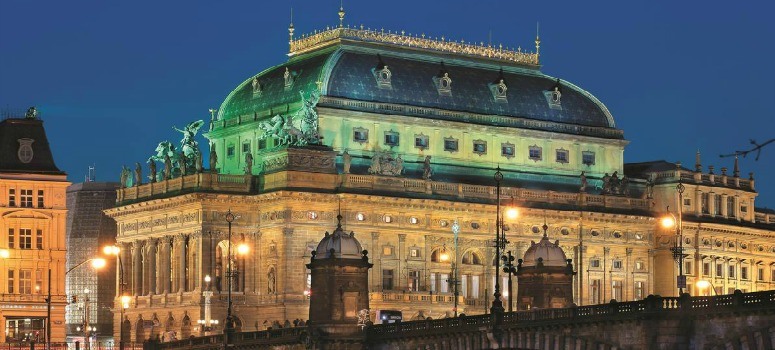 OHL reconstruye la fachada del Teatro Nacional de Praga