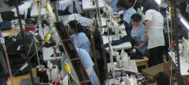 empleo de refugiados en empresas textiles