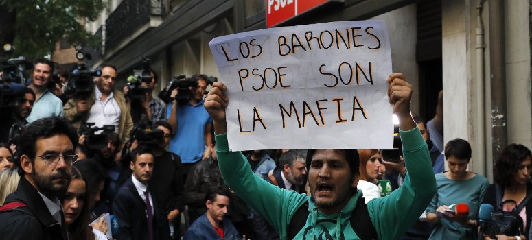 Image result for podemitas en la puerta de ferraz