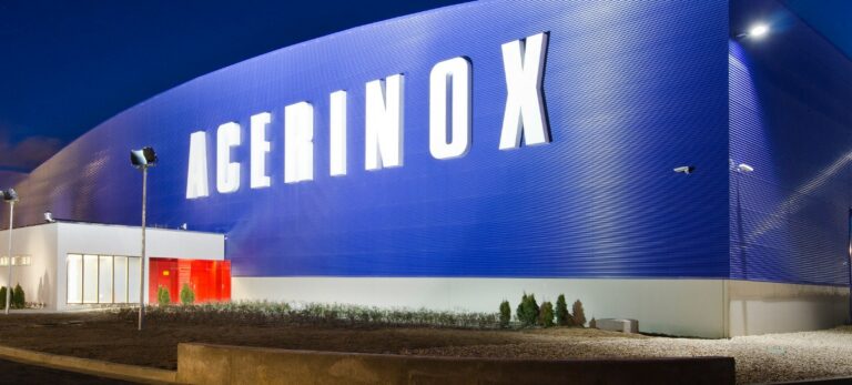 Acerinox reduce su beneficio