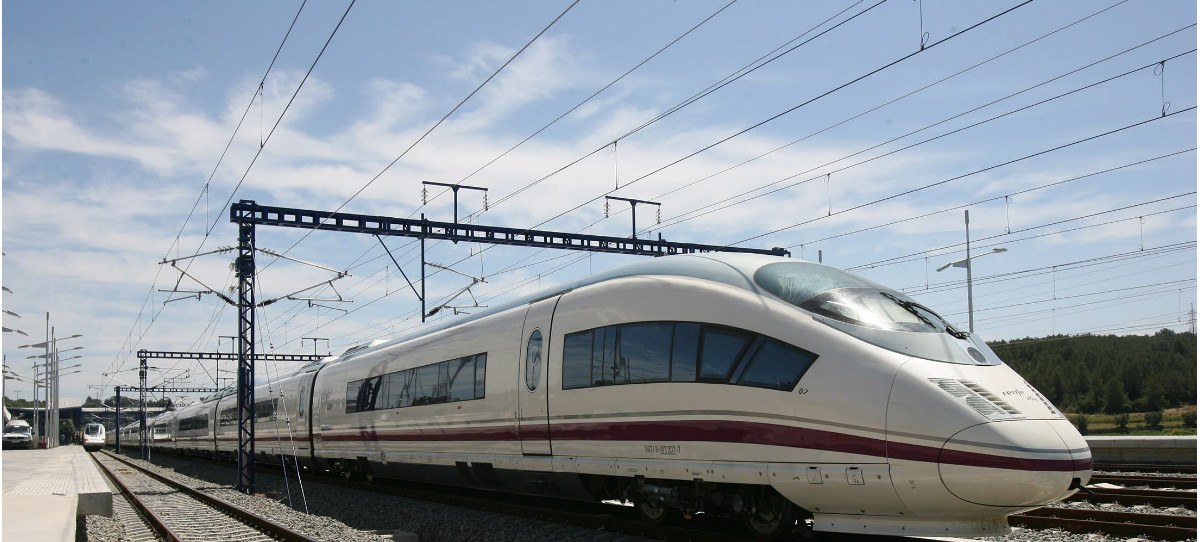 Un robo de cable colapsa la línea AVE entre Madrid y Cataluña durante 5 horas con más de 7.000 pasajeros afectados