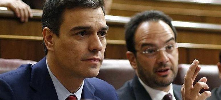 Antonio Hernando abandona a Pedro Sánchez para seguir en el cargo