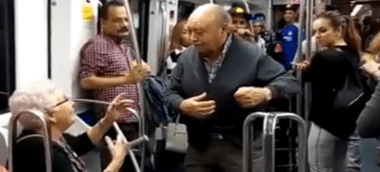 El baile de dos ancianos en el metro de Barcelona que se vuelve viral