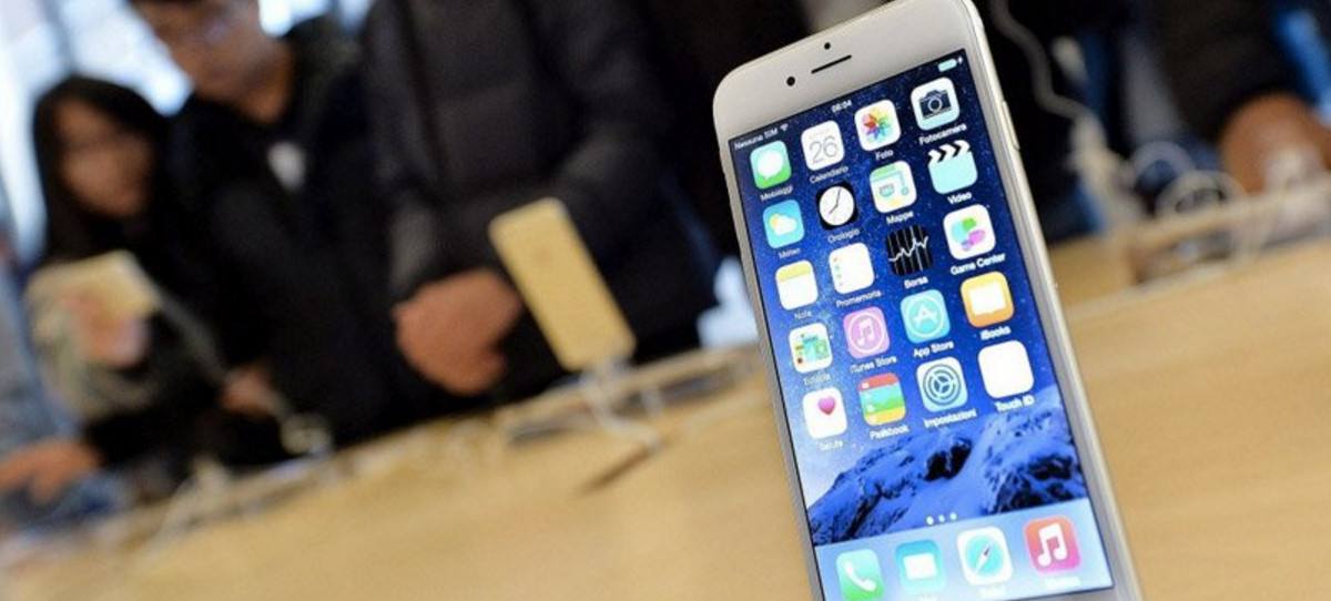 Detenidos 10 rumanos en Madrid por robar 24 iPhones mordiendo los cables de seguridad