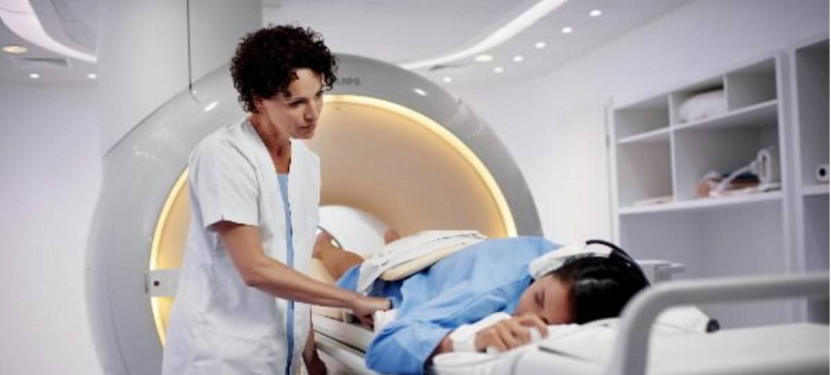 El 70% de los equipos de radioterapia en España se acercan a los 10 años, el fin de su vida útil