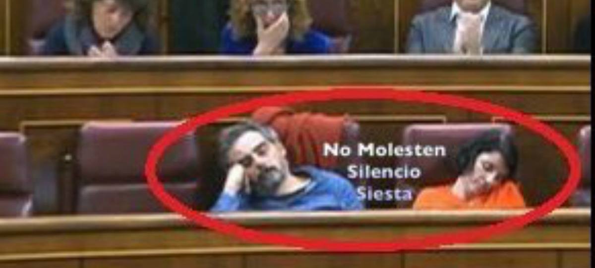 Vídeo: Diputados de Podemos quedan en evidencia al quedarse dormidos en el Congreso