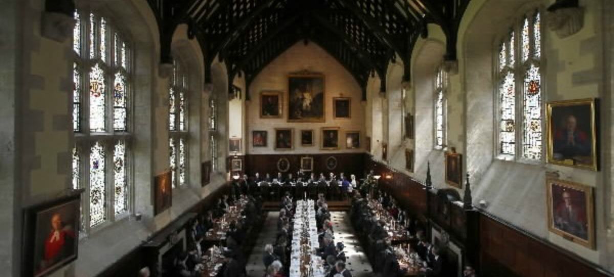 La Universidad de Oxford dará 15 minutos más en sus exámenes para que las mujeres saquen más nota