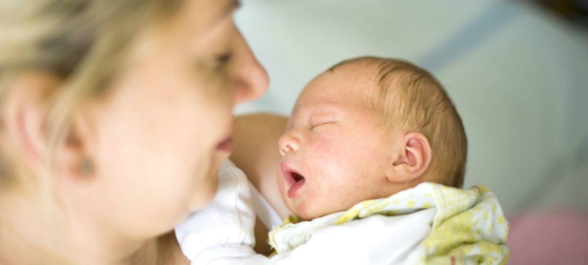¿Por qué no se debe zarandear a un bebé cuando llora?