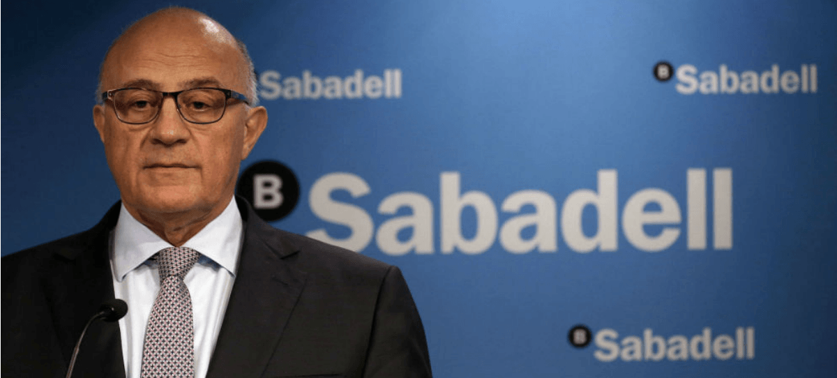 El Banco Sabadell baja un 6,5 % en bolsa tras presentar su plan estratégico, pero sube casi un 80% en el año