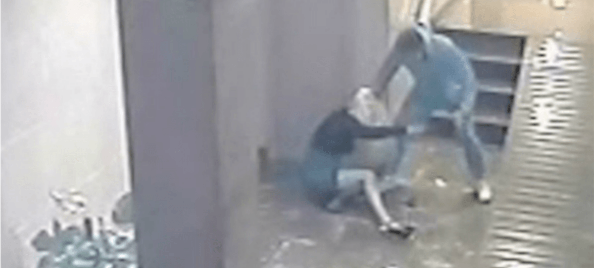 Vídeo íntegro de la brutal paliza a una mujer grabada en Alicante