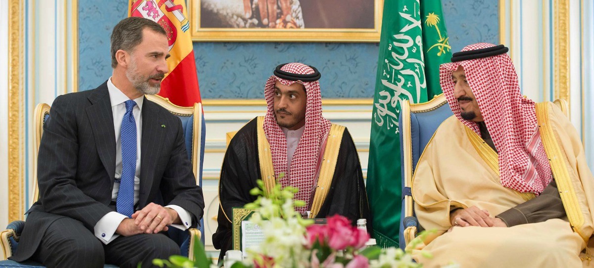 La secretaria de Estado de Comercio de España asiste con falda encuentros oficiales en Arabia Saudí