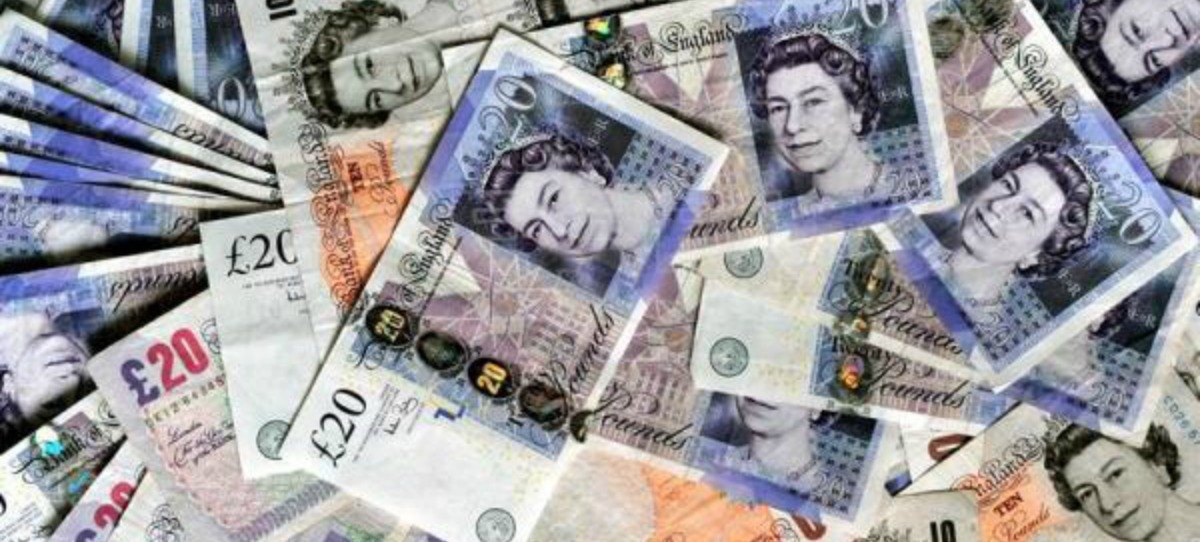 El Tesoro británico multará a los bancos que no ofrezcan acceso al dinero en efectivo