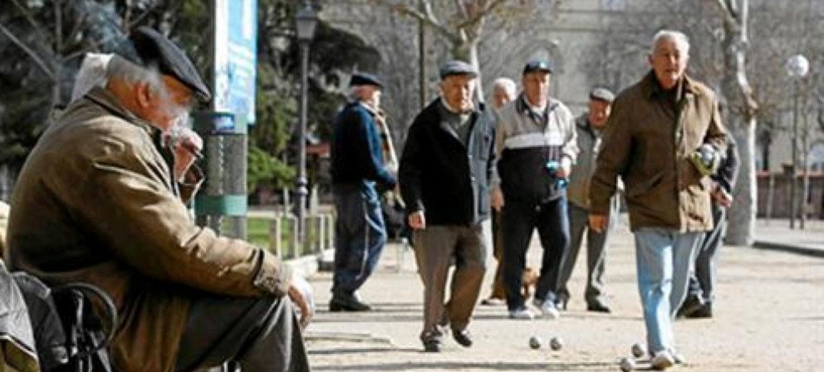El PSOE se opone a pagar a 9 millones de pensionistas la paga extra de verano