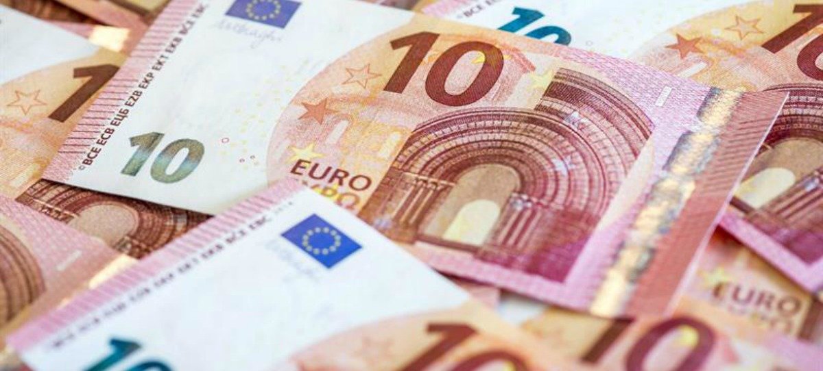 El euro cae a 1,1250 dólares ante la propagación del coronavirus en Europa