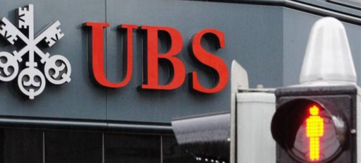 El beneficio de UBS se desploma un 50%